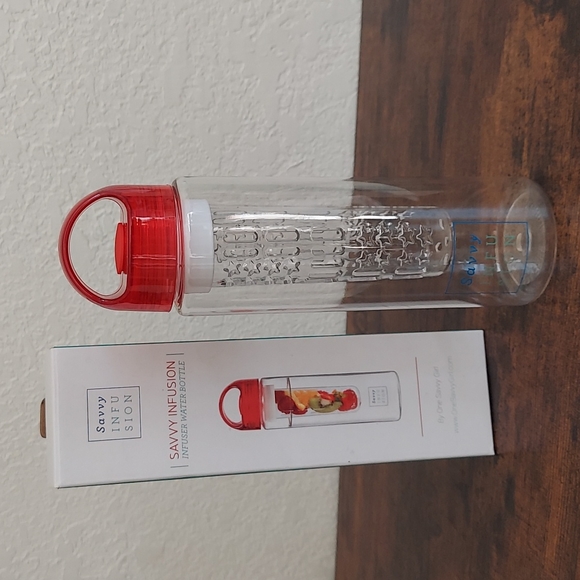 Savvy Infusion Water Bottle Travel Red Clear NWOT